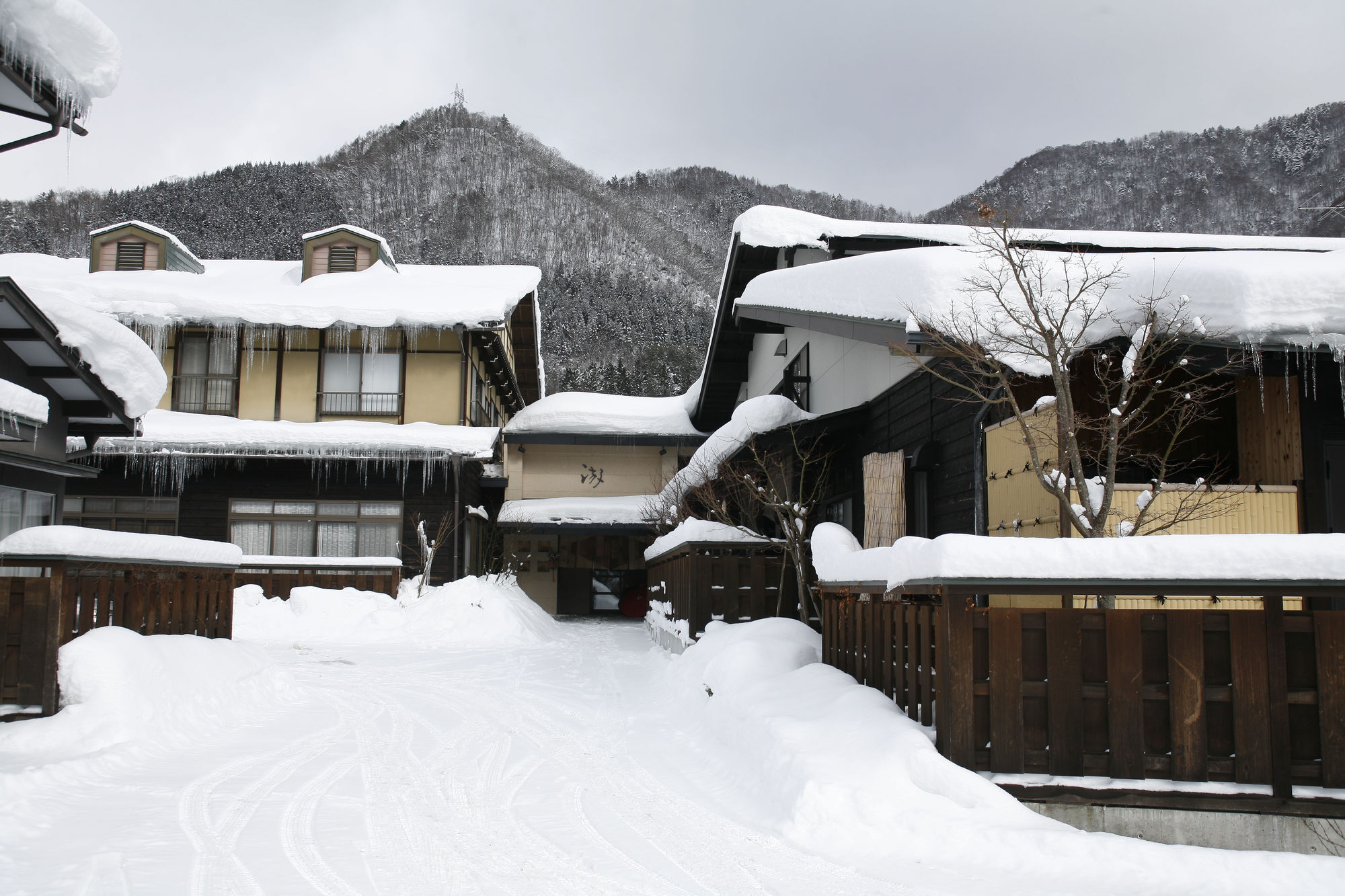 Ryokan Kutsuroginoya Yuu Takayama  Esterno foto